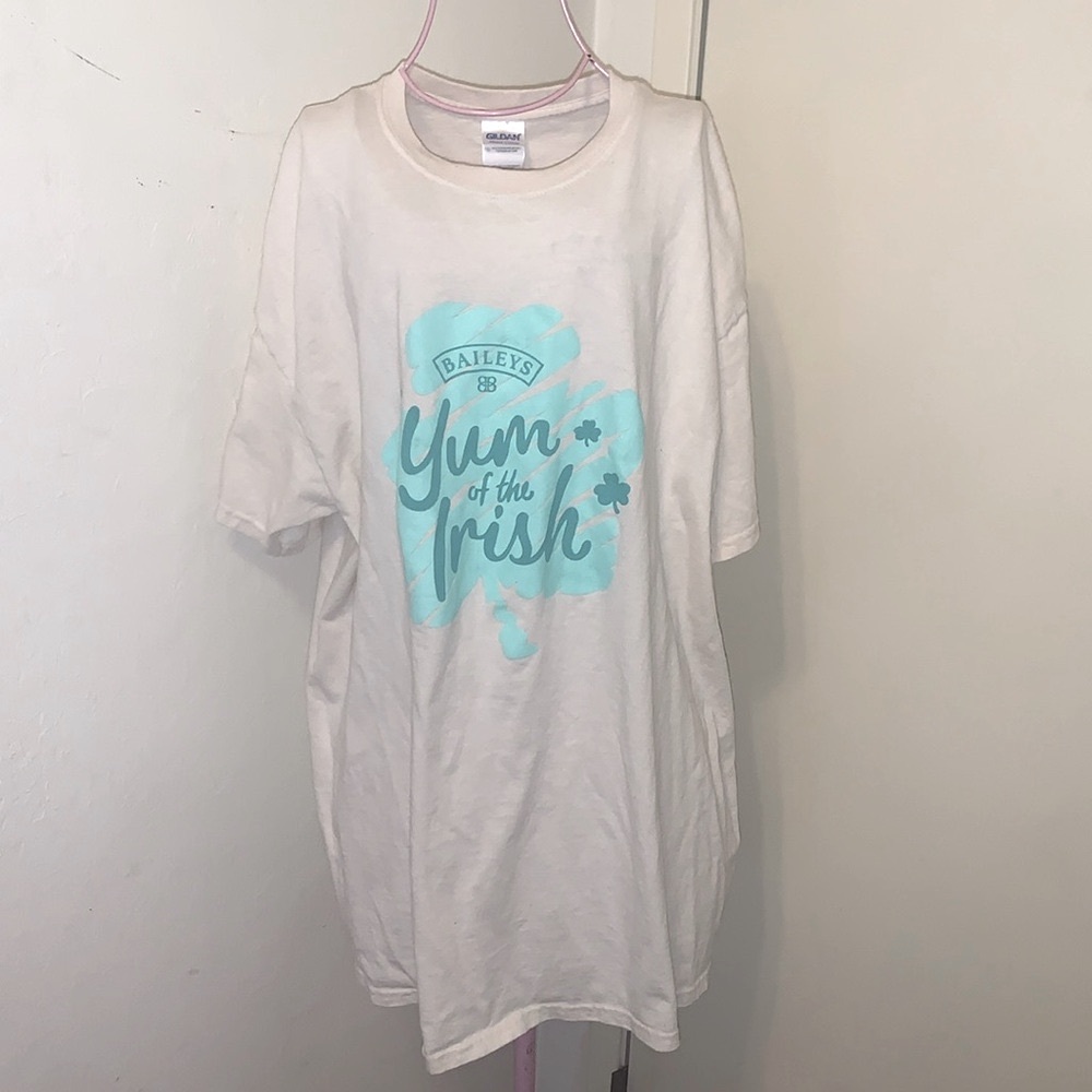 Gildan Cream/Green Baileys "Yum Of The Irish" Shortsleeve Tshirt- Size: XL